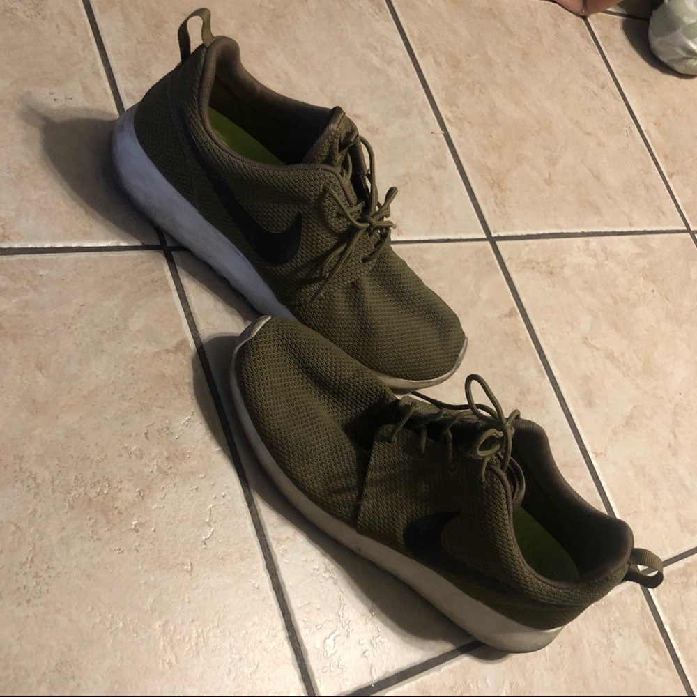 Nike Roche - Picture 2 of 4